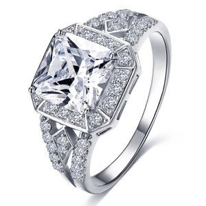 New 18 k white gold engagement ring